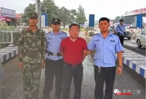 8月8日13時許，邯鄲大名李茂堤警務站民警，在一輛南樂開往龍王廟的公共汽車上，查獲一名無身份證男子。該男子自稱是龍王廟鎮人，在民警詢問下又改口稱是孫甘店鄉人，閃爍其詞、神色慌張。經調查該男子叫朱某。于7月7日，在大名縣人民法院判決的一起民間借貸糾紛案中，犯罪嫌疑人朱某拒不履行法院判決。7月13日，大名縣公安局依法將該朱上網追逃。