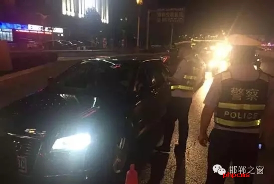 為保證奧運期間有一個良好的道路交通環境，針對疲勞駕駛、酒后駕駛等違法行為，邯鄲交警六大隊組織開展集中整治酒駕、醉駕專項行動。8月10日，交警六大隊出動警力130余名，出動警車15輛，設置執勤卡點17處，從20時起至23時，在大隊轄區內查獲了18個“酒鬼”以及涉牌涉證違法行為21起。當晚，在中華大街水廠路口，有一輛車為了逃避檢查，還試圖倒車逃跑。